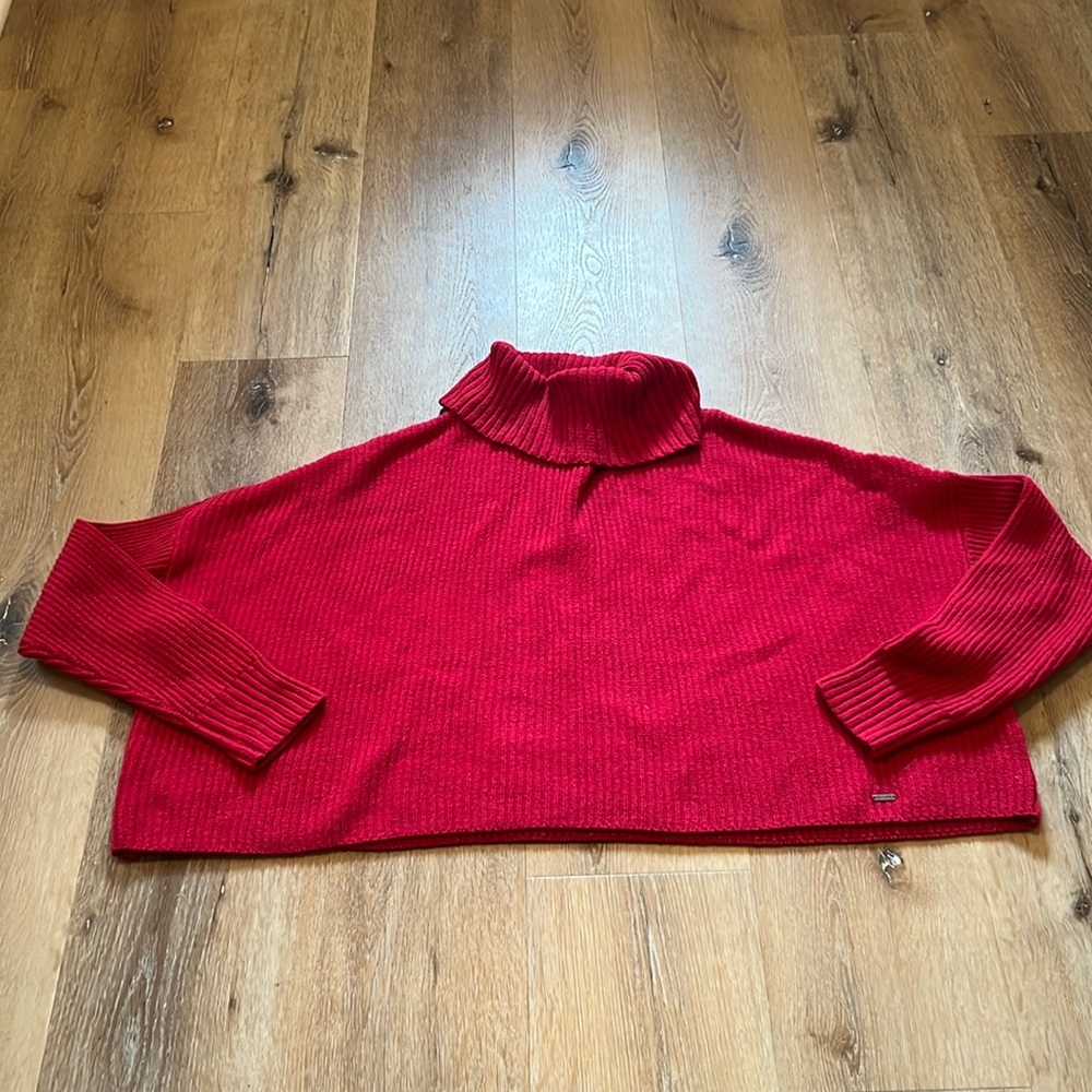 Hollister Turtleneck Red Long Sleeve Crop Sweater Size Small Women’s
